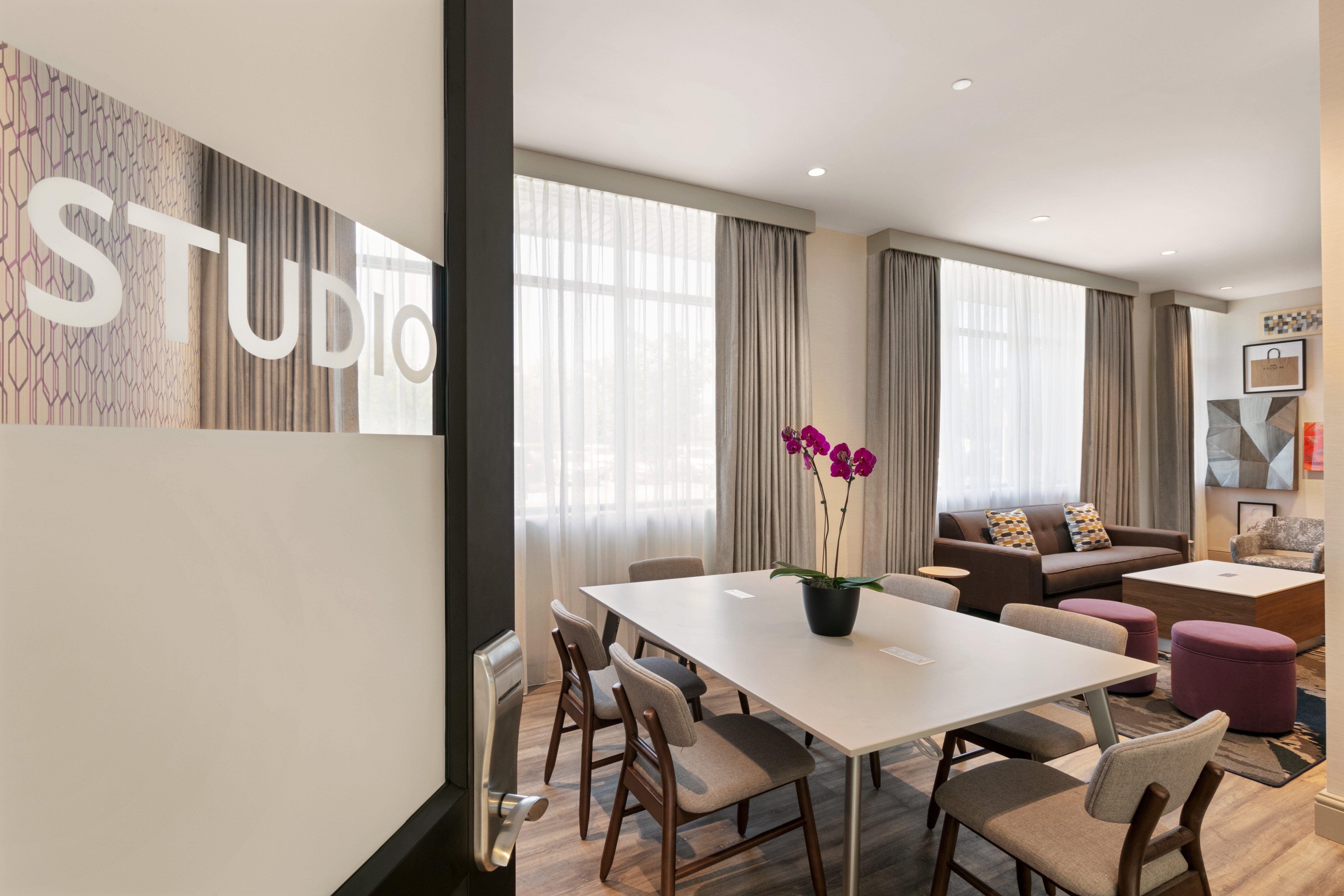 Crowne Plaza Philadelphia King Of Prussia Hotel Bagian luar foto
